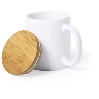 Baltas keramikinis puodelis su bambuko dangteliu